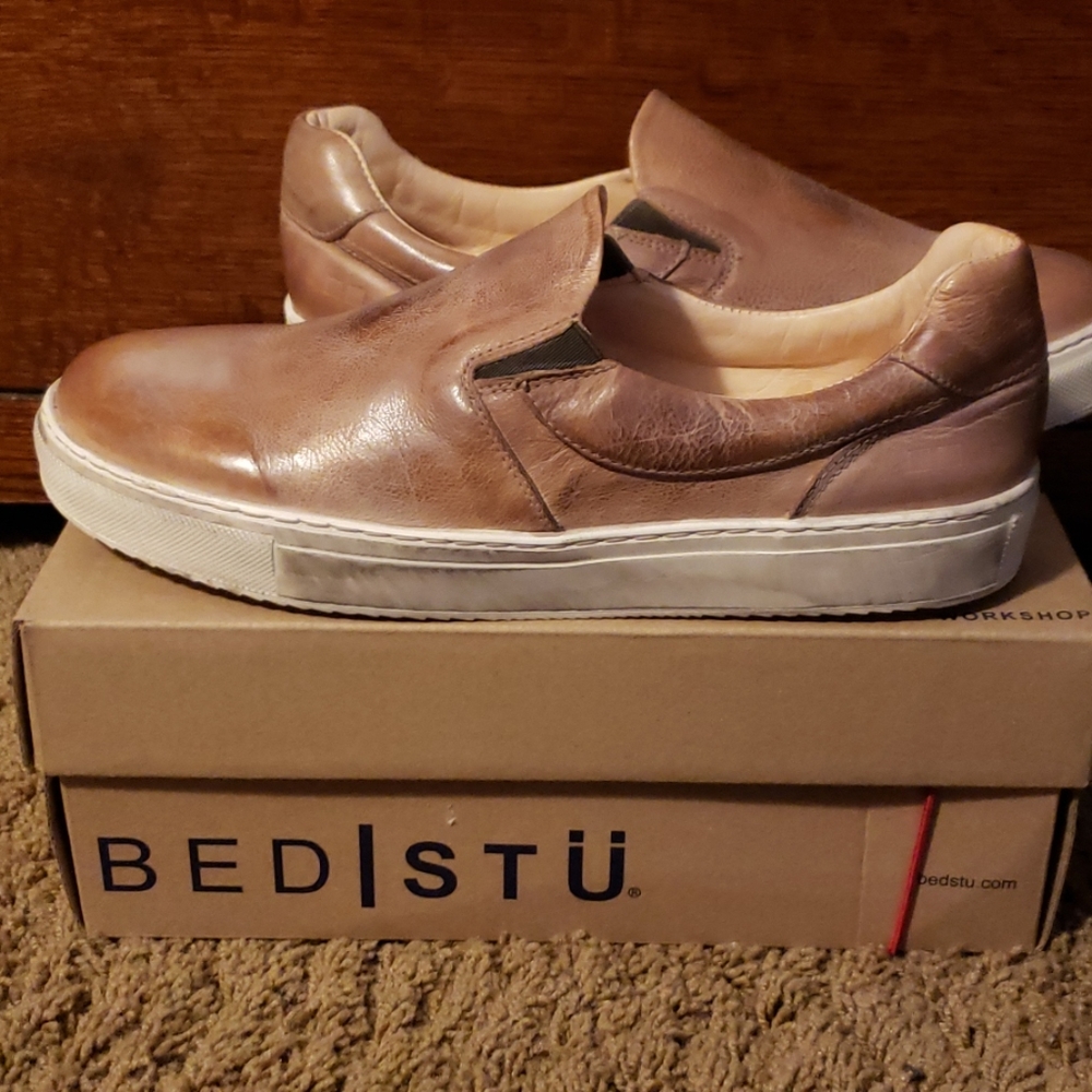 New womens BedStu size 10